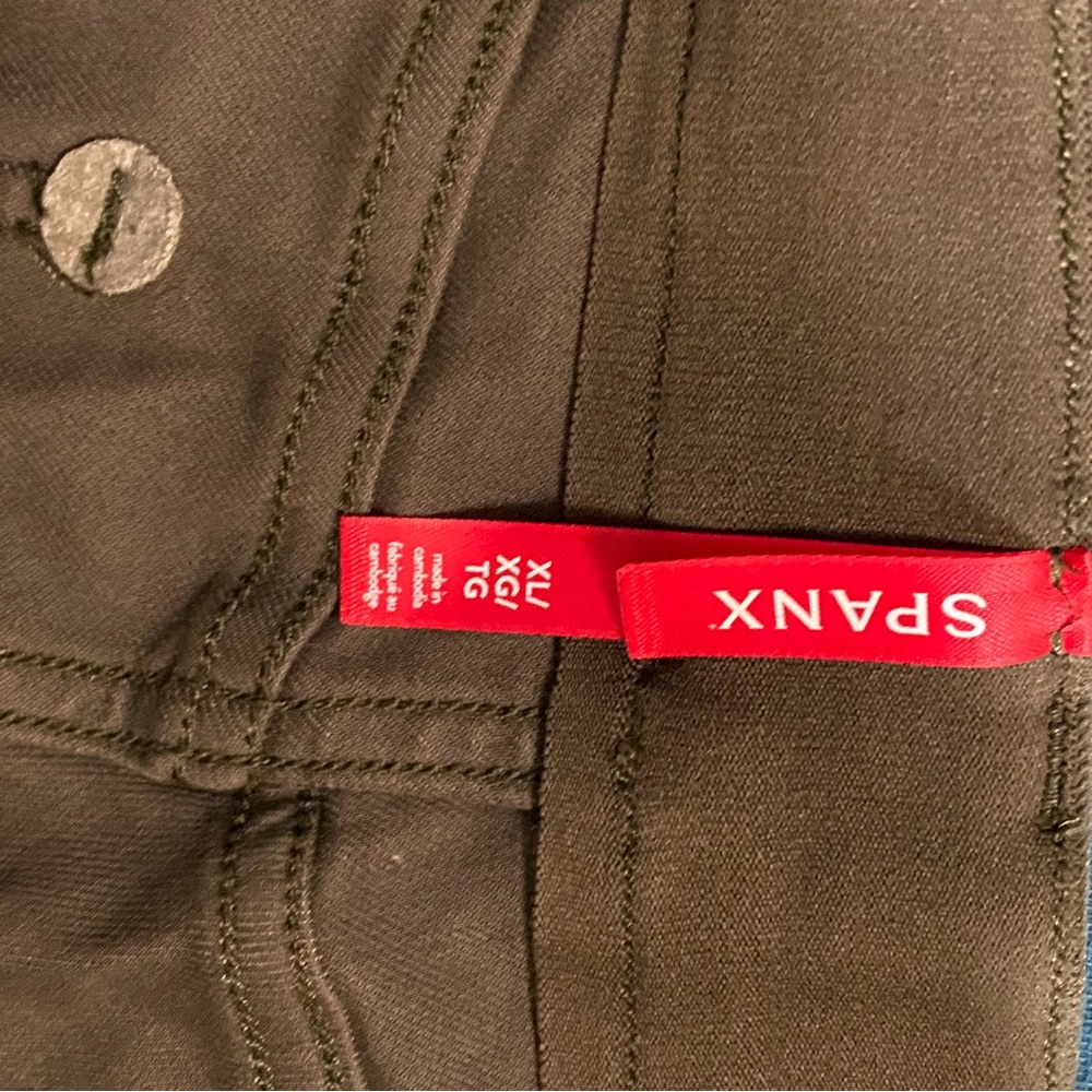 NWT SPANX 6” stretch twill shorts - Picture 5 of 9